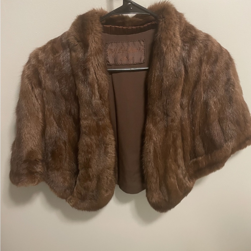 Vintage JL Hudson shawl (Real fur)